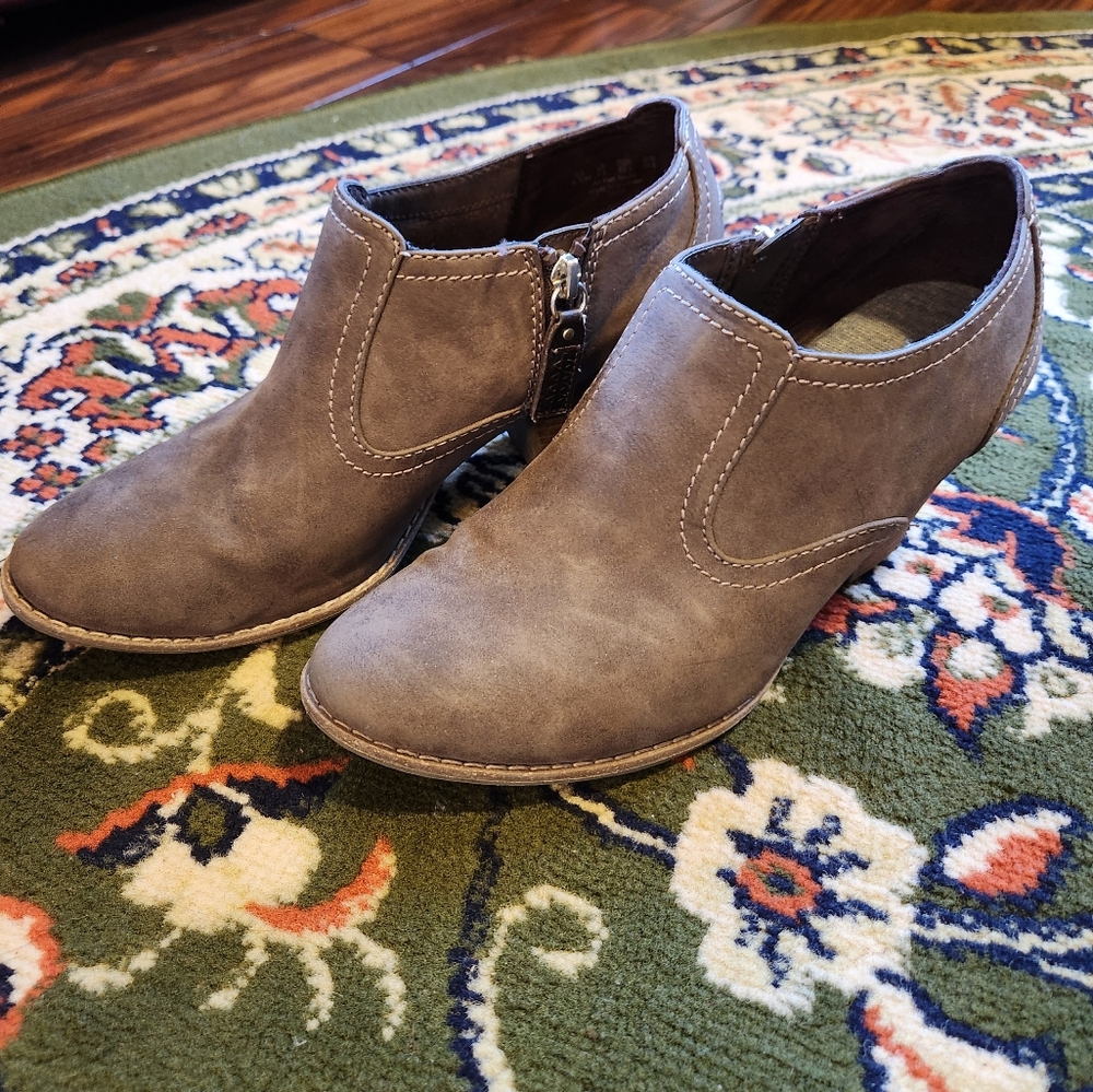 Dr. Scholls Grey Leather Booties - Size 9.5, Fits like a 9